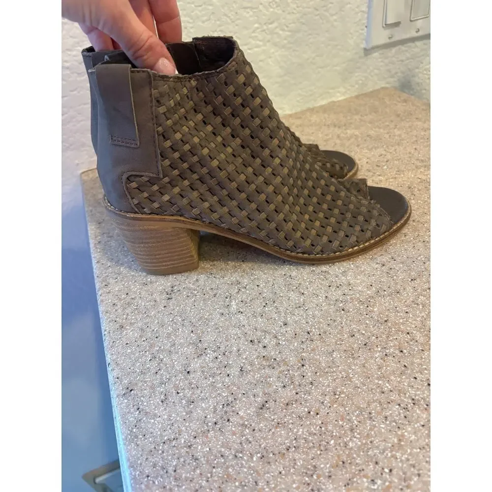 Journee Collection Devine Women's Open Toe Woven Leather Ankle Booties Brown 7